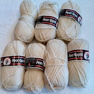 Peer Gunt White wool Yarn 7 Skeins